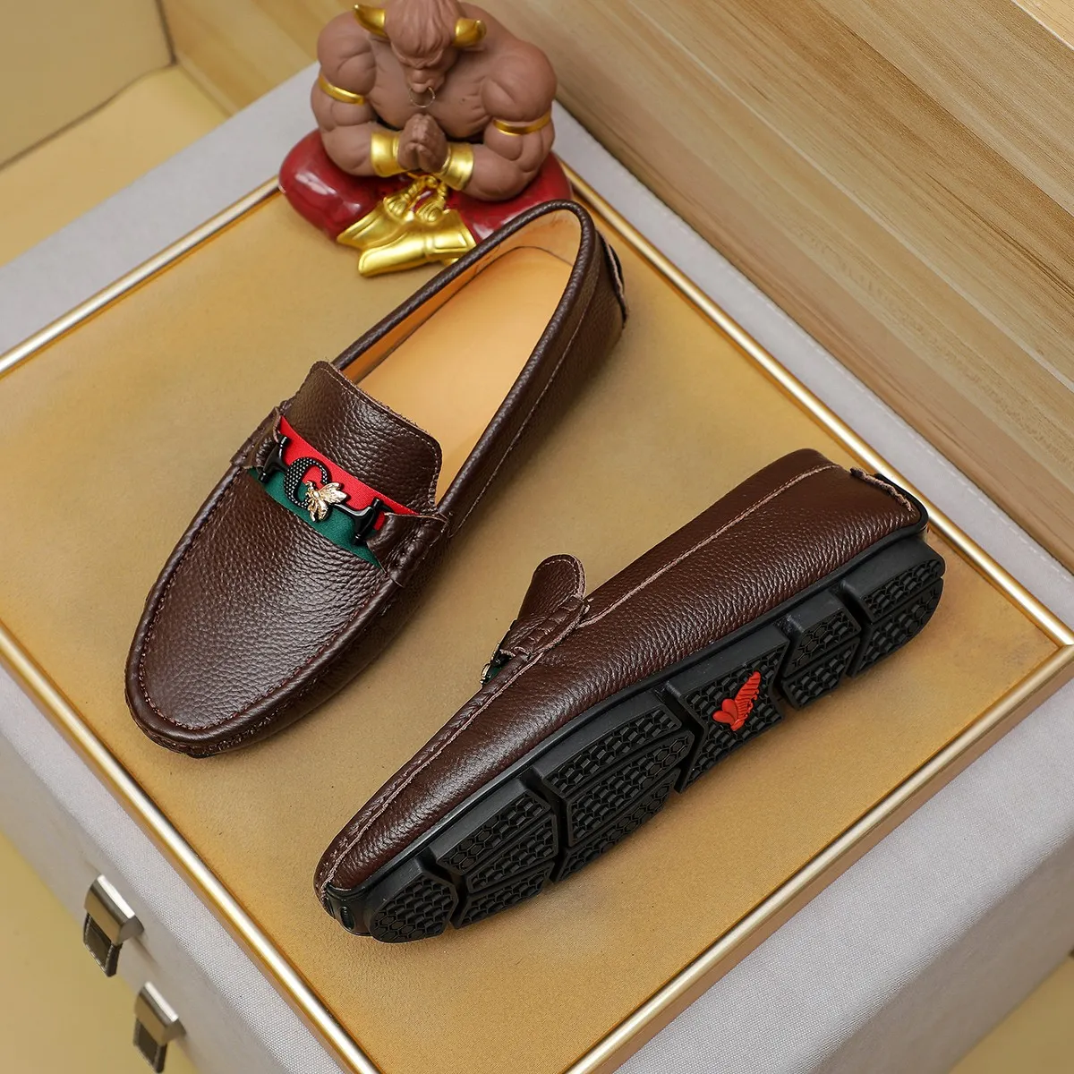 Men's shoes 💰360💰💰GUCCI Gucci official website synchronizes the latest model 🛃The upper is made of imported cowhide, 🐷leather lining, rubber outsole, 🎩🎩top-notch handcrafted workmanship with fine stitches and threads🔍definitely satisfy those perfectionist men who pursue high luxury quality 👏 Colors available! Code number 38-45 Large quantity in stock